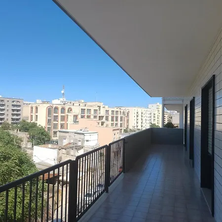 Oberdan בית הארחה